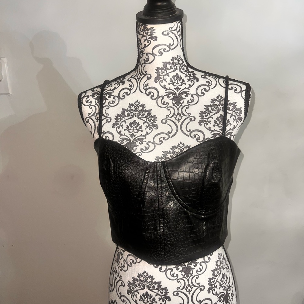 Express Black Croc-Embossed Crop Top